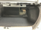 載せるものに合わせて、自由自在にシートを調整。長めの荷物も、大きな買い物も、工夫次第でスッキリ収まります。使い方次第で楽しみが広がる空間です。