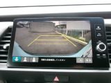 リアカメラが装備されています。バックにいれるだけでナビ画面に映ります。後方の安全確認や、狭い駐車場での車庫入れ、雨の日や夜間などに便利です。安全、安心にバックするためには必須アイテムですね。