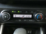 オートエアコンです。快適な温度を保ち、オールシーズン快適です。