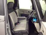 ★快適性と操作性を兼ね備えた運転席★長距離ドライブでも快適にお過ごしいただける、こだわりの空間です♪