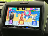 停車中にTV番組や動画を楽しめる機能を搭載。休憩時間など、ちょっとした時間にリラックスできます(※運転中の視聴は法律で禁止されています)。