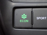 ★ECONスイッチ★ エコドライブを加速しよう!スイッチをONにすると、運転の仕方によるロスを抑え込み燃費をよくするようクルマが頑張ります(*^ー^*)燃費向上にチャレンジ♪