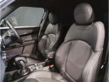 MINIの少し硬めのシートは乗り降りもしやすく、長距離ドライブでも疲れにくいように設計されております!
