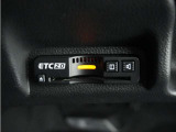 ◆ETC2.0装着◆進化したドライブ体験。料金収受システムだけだったETCが生まれ変わって、高速道路を賢く使うETC2.0に進化しました。多彩な情報サービスが便利で快適なドライブ体験を提供します。