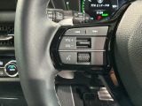ステアリングにオーディオ操作スイッチが付いています。オーディオ画面に直接タッチしなくても操作が出来ますので、運転に集中できます。