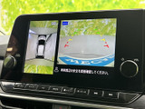 駐車時の安全性を高めるバックモニター。死角を減らし、周囲の状況を的確に把握できます。