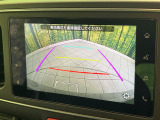 【バックカメラ】駐車時に後方がリアルタイム映像で確認できます。大型商業施設や立体駐車場での駐車時や、夜間のバック時に大活躍!運転スキルに関わらず、今や必須となった装備のひとつです!