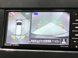 【アラウンドビューモニター】車を上から見下ろしているかのような映像で周囲の状況がひと目で確認、狭い駐車場に駐車するときも安心です♪