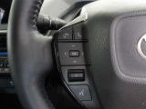 ステアリングスイッチは手元で操作しますので便利です、安全性も高いですね!