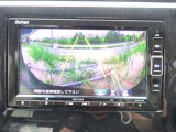 ギヤをRに入れるとナビの画面に後ろの映像が映るリヤカメラ付!後退時の安全確認やコンディションの悪い視界でもカラーバックモニターがドライバーをサポート☆☆☆