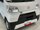 ヘッドライトには目立つくすみも無くクリアに仕上がっております。ポリッシャーでのみがきの工程を取り、ツヤのあるキレイな状態へ。