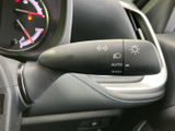 操作しやすいウインカーレバーは、スムーズな車線変更をサポートします。直感的な操作感で、安全運転をサポートします。日常の運転がより快適に。