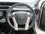 ステアリングから手を離さず、運転に集中したままオーディオ等の操作ができます。