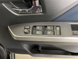 パワーウィンドウスイッチで運転席から全席の窓の開閉ができます♪