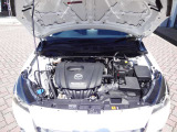 1.3L SKYACTIV-G搭載車です。エンジンルームの状態も確認できます。