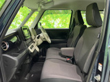 運転しやすい配置で、操作性も抜群。快適なドライビングをサポートする空間です。広々とした室内空間も魅力です。
