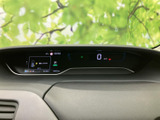 視認性の高いメーター類で、運転に必要な情報を的確に把握。運転状況を常に把握でき、安全運転をサポートします。デザインも洗練されています。