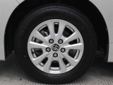 15インチアルミホイールを装着しています。タイヤサイズ195/65R15