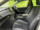 ドライバーの視界を妨げない、広々とした室内空間。操作しやすい配置で、安全運転をサポートします。快適なドライブを追求しました。