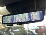 【デジタルインナーミラー】後席の大きな荷物や同乗者で後方が確認しづらい時でも安心!カメラが撮影した車両後方の映像をルームミラー内に表示。クリアな視界で状況の確認が可能です!