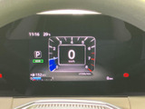 視認性の高いメーター類が、運転に必要な情報をドライバーに分かりやすく伝えます。デザインにもこだわり、運転をより快適に。