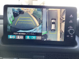 マルチビューカメラシステム装備。上空から見下ろしたような映像で運転を支援します。