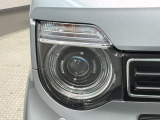 LEDヘッドライトは、点灯の瞬間から最大光量を発揮し、突然暗くなるトンネルなどでの安定感を高めます。