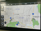 見やすい地図表示で、目的地への道順をスムーズに案内。初めての場所でも安心して運転できますね。