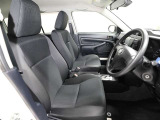 ゆったり室内で運転もしやすいです♪使い勝手の良い配置も考えられています!!