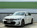 【BMWの伝統】BMWのお車は、&ldquo;駆け抜ける歓び&rdquo;を意識し、走行の安定性とコーナリングの良さを追求し、思い通りにハンドルの操作可能です。