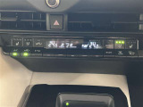 左右独立温度コントロールフルオートエアコンです。運転席、助手席それぞれで独立して温度設定ができます。冷え性の方が乗っても安心ですね♪
