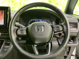 握りやすいステアリングで、快適なドライビングを実現。操作性にも優れており、スムーズな運転をサポートし、運転の楽しさを高めます。