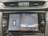 アラウンドビューモニター 駐車場での車庫入れや狭い道路での走行にカメラで確認が出来るので安心です。