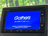 【純正ナビ】人気の純正ナビを装備。オーディオ機能も充実しており、Bluetooth接続すればお持ちのスマホやMP3プレイヤーの音楽を再生可能!毎日の運転がさらに楽しくなります!!