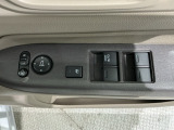 狭い駐車場で便利な電動格納ドアミラーが付いています。