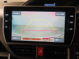 バック時の運転をサポートするバックガイドモニター付