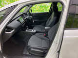 運転に集中できる機能的なコクピット。操作性にも優れたデザインです。