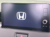 【メーカー純正ナビ】インテリアに溶け込むスタイリッシュな「専用設計」メーカーナビを装備♪視認性や操作性など基本性能にも優れ、より上質なカーライフをお楽しみいただけます。