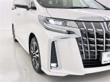 フォグランプ装着車です。暗い夜道の車両前方を明るく照らします