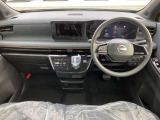 前席内装の全体像です。是非実車をご覧にお越し頂き実際にお座りください。