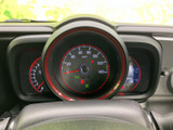 視認性の高いメーター類は、運転に必要な情報を的確にドライバーへ伝えます。直感的な操作で、安全運転をサポートする機能が満載です。