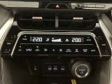 当社の車は納車前にしっかり点検・整備してお届けになります。全国5,000箇所対応のトヨタロングラン保証付!