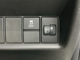 燃費の向上に有効なECONスイッチ、わずかな力で簡単に操作出来る電動パーキングブレーキ、信号待ちや渋滞時などブレーキを踏み続ける場合に比べて足腰の疲労が軽減されるオートブレーキホールド付きです!