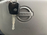 【キーレス】少し離れた場所からでもボタン一つでドアの開錠・施錠ができるのでとっても便利!ドアの鍵穴周りに傷をつけることもありません