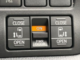 【両側パワースライドドア】スマートキーや運転席のスイッチで後席両側スライドドアの開閉が可能♪電動だから力を入れてドアを開ける必要が無く、小さなお子様でも簡単に開け閉めでき快適です♪