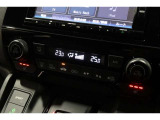 運転席と助手席の温度設定の変更が可能な左右独立タイプのデュアルエアコンです♪♪♪暑がりな人・寒がりな人も誰もが車内を快適にお過ごしいただけます♪♪♪