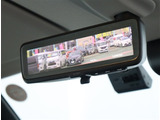 お車選びをお楽しみ頂けるよう、在庫車の展示スペースを十分に確保しております。
