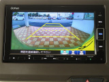 ギヤをRに入れるとナビの画面に後ろの映像が映るリヤカメラ付!後退時の安全確認やコンディションの悪い視界でもカラーバックモニターがドライバーをサポート☆☆☆