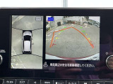 上空から見下ろしているかのような映像をディスプレイに映し出し、スムースな駐車をサポートします。画面は「トップビュー」のほか「サイドブラインドビュー」への切り換えが可能。ますます安心です