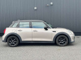 MINI正規ディーラーならではの品質の高い認定中古車を常時20台以上展示しております。